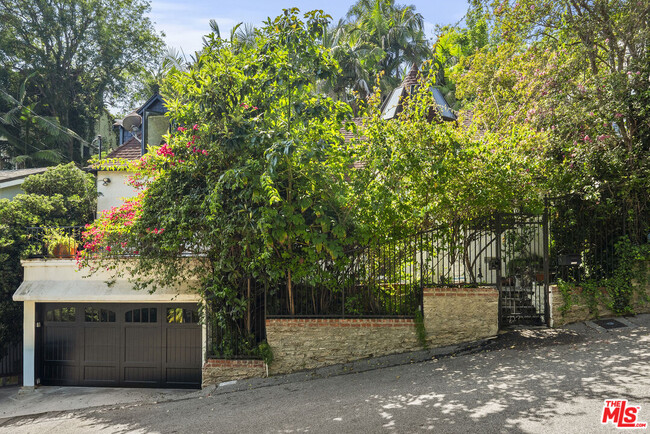 1539 Marmont Ave in Los Angeles, CA - Building Photo - Building Photo