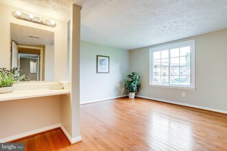 8385 Brockham Dr in Alexandria, VA - Building Photo - Building Photo
