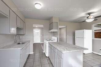 4910 Garden Green Way in Louisville, KY - Building Photo - Building Photo