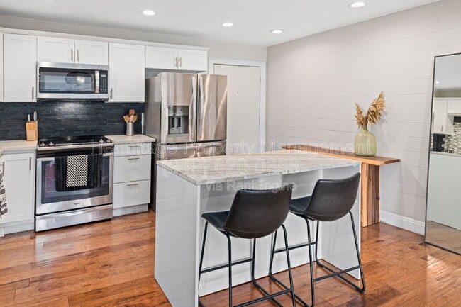 500 Cagney Ln in Newport Beach, CA - Building Photo - Building Photo