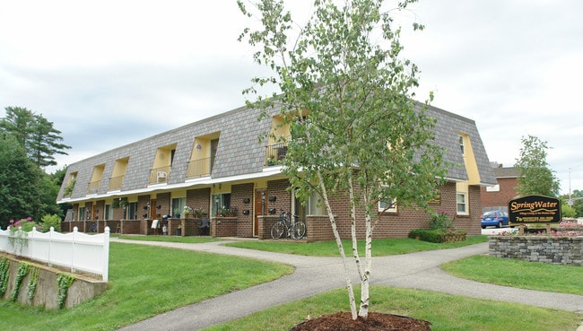 Spring Water in Springvale, ME - Foto de edificio - Building Photo