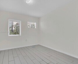 740 Meridian Ave in Miami Beach, FL - Building Photo - Building Photo