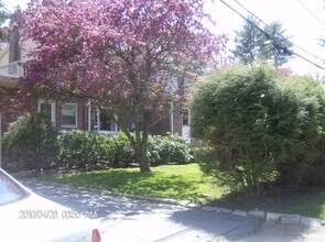 34 Pond St, Unit 2 in Salem, NH - Building Photo - Building Photo