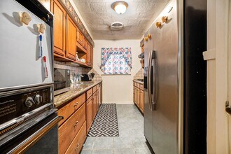 17 Manor Way in Galveston, TX - Foto de edificio - Building Photo