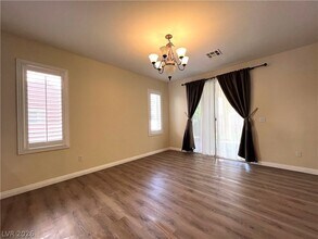 7043 Somera Way in Las Vegas, NV - Foto de edificio - Building Photo