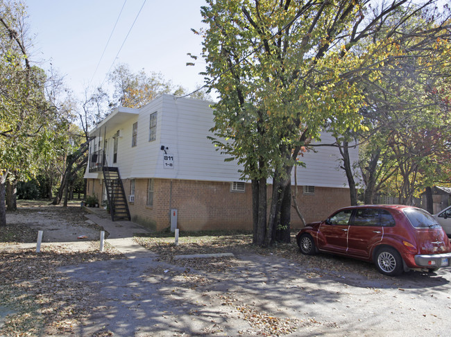 811 Oak St in Arlington, TX - Building Photo - Building Photo