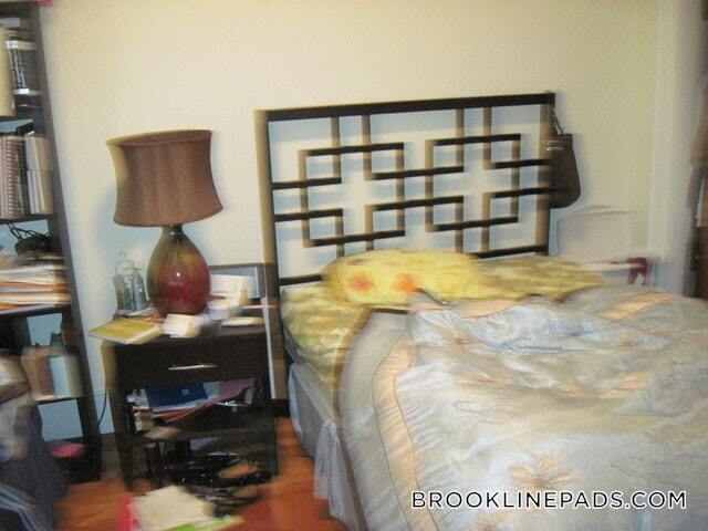 17 Fairbanks St in Brookline, MA - Building Photo
