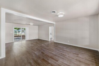 5302 Robinsdale Ln in Austin, TX - Building Photo - Building Photo