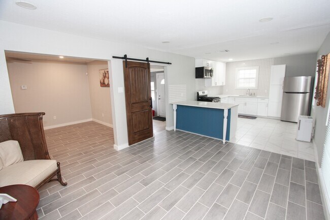 2422 Lone Oak Rd in Houston, TX - Building Photo - Building Photo