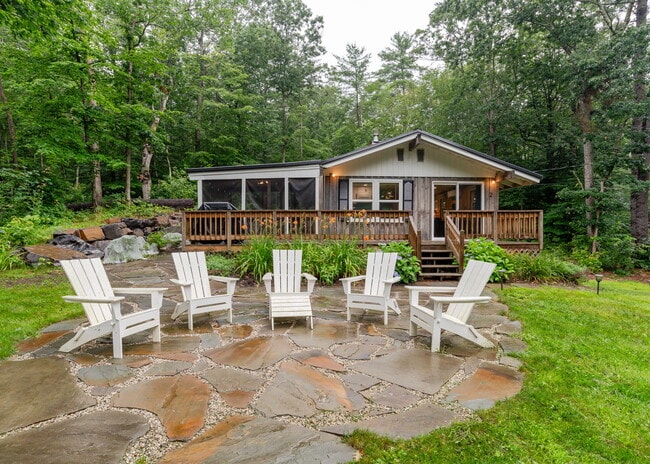 property at 2 Kentwood Rd