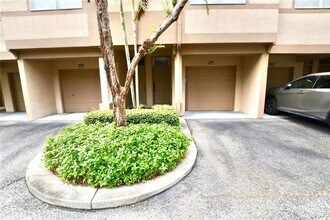 926 Normandy Trace Rd in Tampa, FL - Building Photo - Building Photo