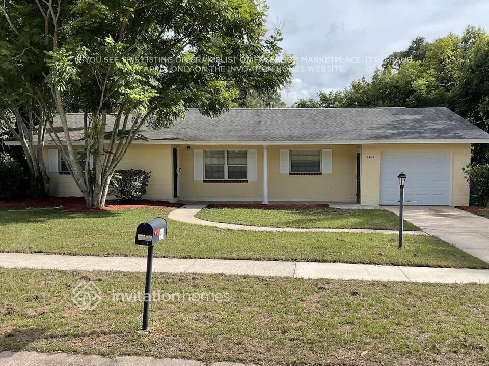 1404 W Winnemissett Ave in DeLand, FL - Building Photo