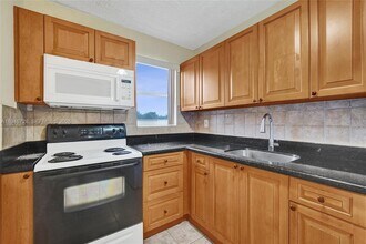 111 SE 4th Ave in Hallandale Beach, FL - Building Photo - Building Photo