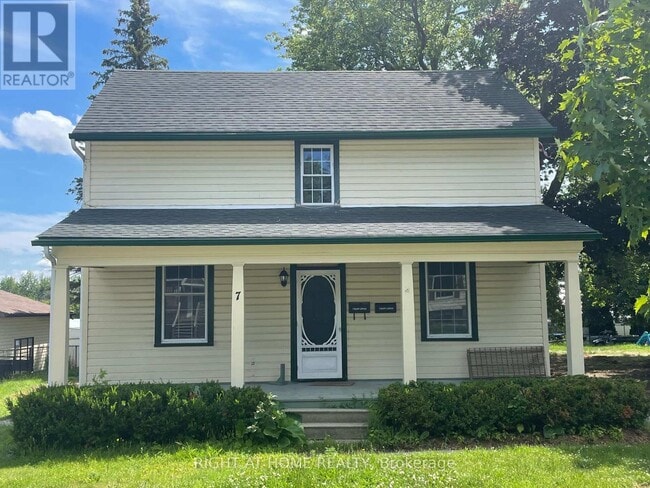 property at 7 Mary St E