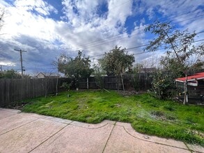 7425 Carella Dr in Sacramento, CA - Building Photo - Building Photo