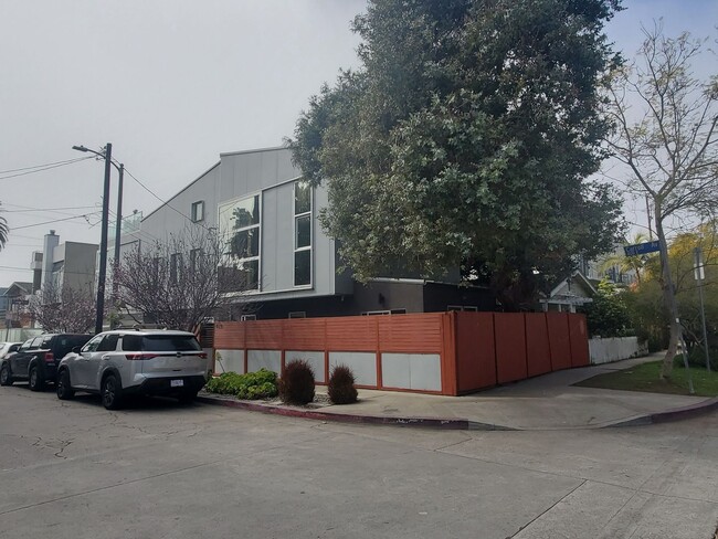 487-489 Carroll Ave in Los Angeles, CA - Foto de edificio - Building Photo
