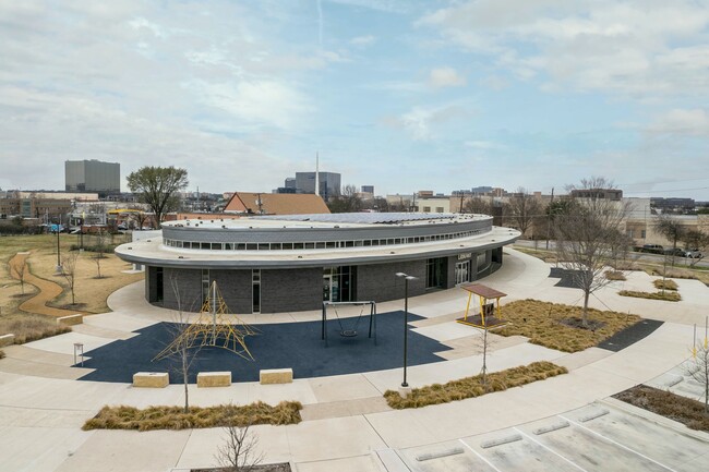 Acacia Village in Dallas, TX - Foto de edificio - Building Photo