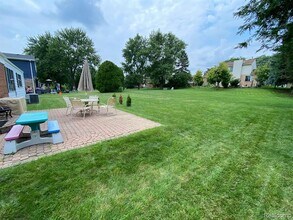 2208 Cumberland Rd in Rochester Hills, MI - Building Photo - Building Photo
