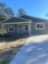 7251 Willoughby Dr in Webster, FL - Building Photo