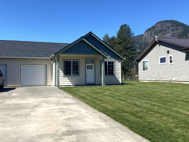 1006 Chenowuth in North Bonneville, WA - Building Photo - Building Photo