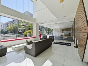 6735 Yucca St in Los Angeles, CA - Building Photo - Building Photo