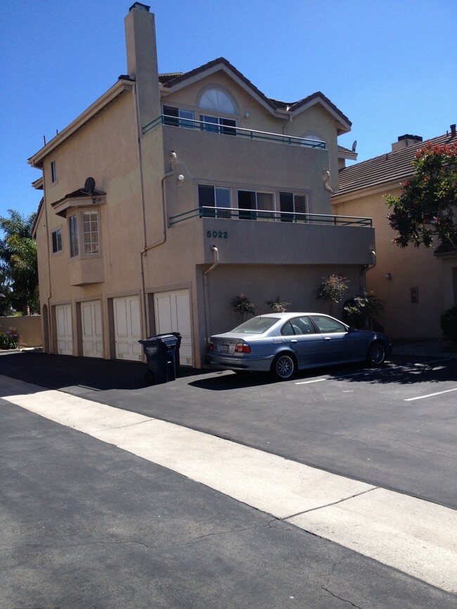 5022 Waverider Cir-Unit -B in Huntington Beach, CA - Foto de edificio - Building Photo