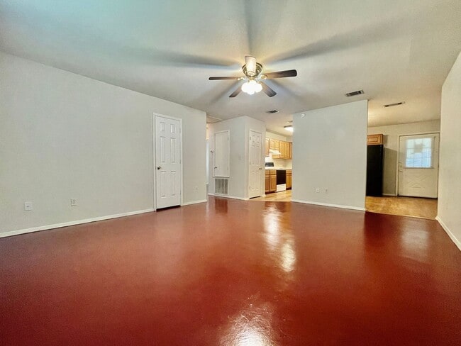 1315 Delmar St in San Marcos, TX - Foto de edificio - Building Photo