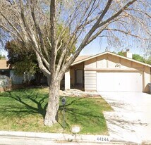 44244 Fig Ave in Lancaster, CA - Building Photo