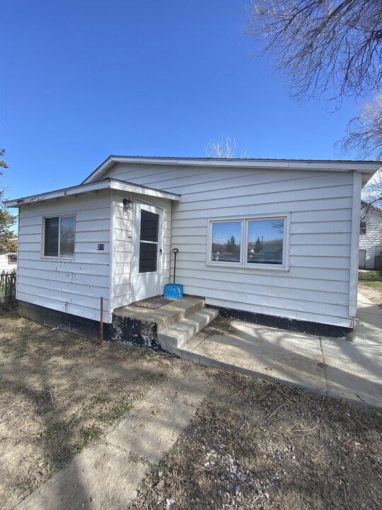 310 E Spruce St in Rawlins, WY - Building Photo