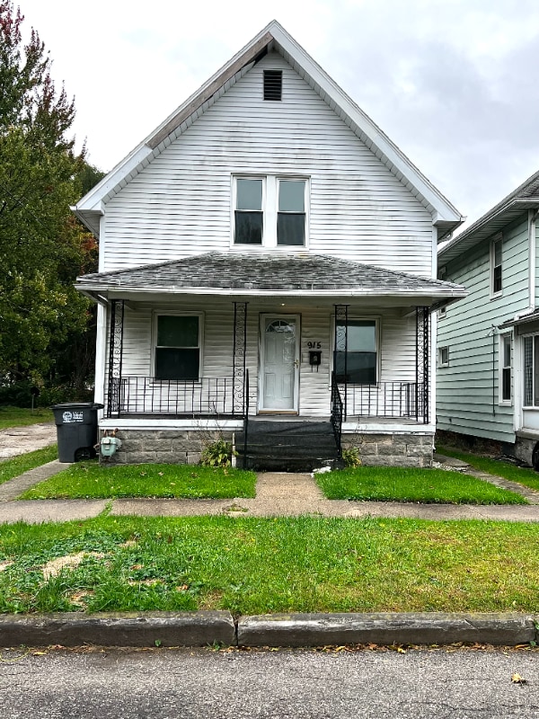 property at 915 Nesslewood Ave