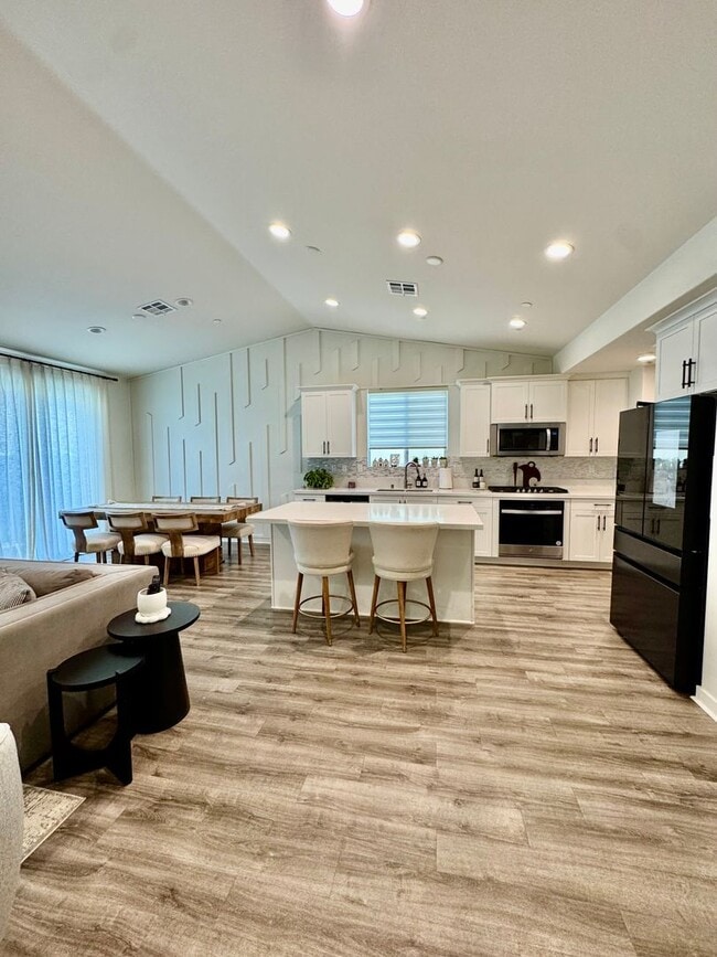 32391 Prairie Crossing Dr in Winchester, CA - Building Photo - Building Photo