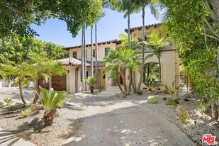 2325 Duxbury Cir in Los Angeles, CA - Building Photo