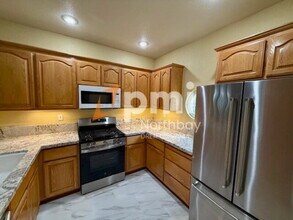 424 Endberg Dr in Vacaville, CA - Building Photo - Building Photo