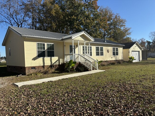 208 Old Ironsides Rd in Newport, NC - Building Photo - Building Photo