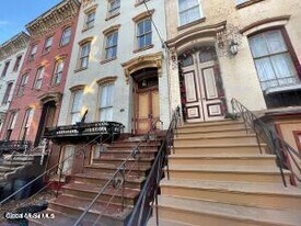 17 Ash Grove Pl in Albany, NY - Building Photo
