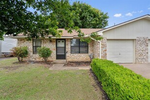 2805 Davis St in Taylor, TX - Building Photo