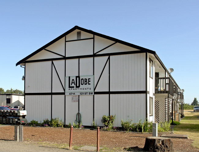 LaDobe Apartments in Lakewood, WA - Foto de edificio - Building Photo