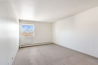 Springdale Apartments in Waukesha, WI - Building Photo - Building Photo