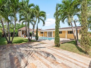 2570 NE 209th Terrace in Miami, FL - Building Photo - Building Photo