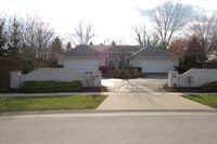 715 Shadow Ln, Unit 715