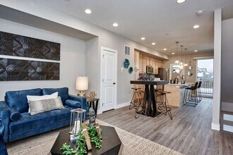 Creekline Townhomes in Denver, CO - Building Photo - Building Photo