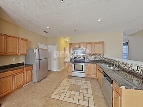 5039 Weatherstone Dr in Buford, GA - Foto de edificio - Building Photo