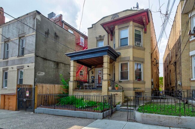 9 Concord St