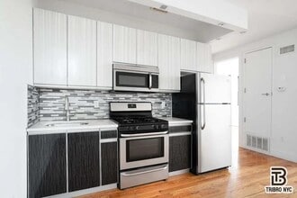 34-59-59 Vernon Blvd in Queens, NY - Building Photo - Building Photo