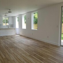 3790 Oak Ave in Miami, FL - Building Photo - Building Photo