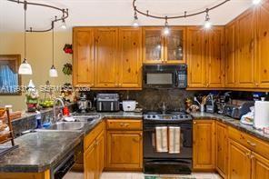 7651 NW 74th Ave in Tamarac, FL - Building Photo