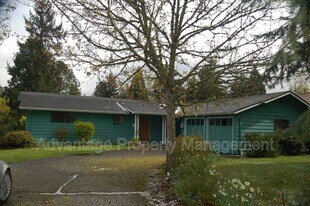 259 Walnut Dr S in Monmouth, OR - Building Photo