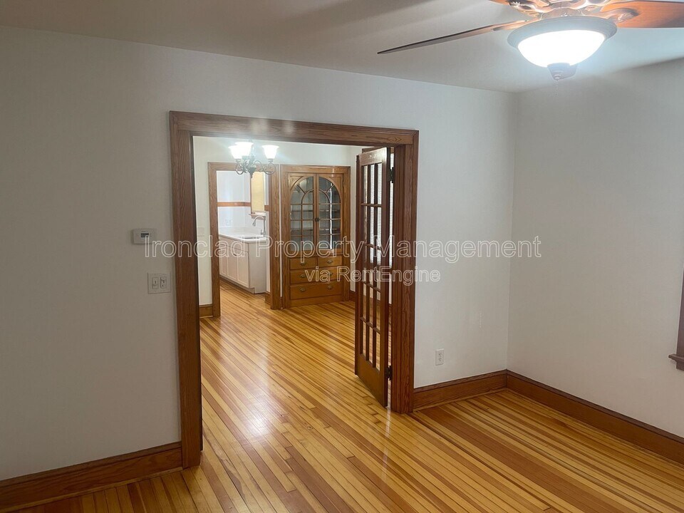 42 S St Ext in Bristol, CT - Building Photo