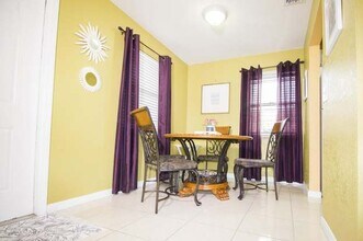 2345 2nd Ave N, Unit 106 in Lake Worth Beach, FL - Foto de edificio - Building Photo