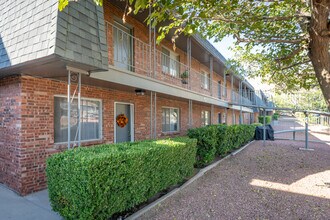 Grandview Apartments in El Paso, TX - Foto de edificio - Building Photo